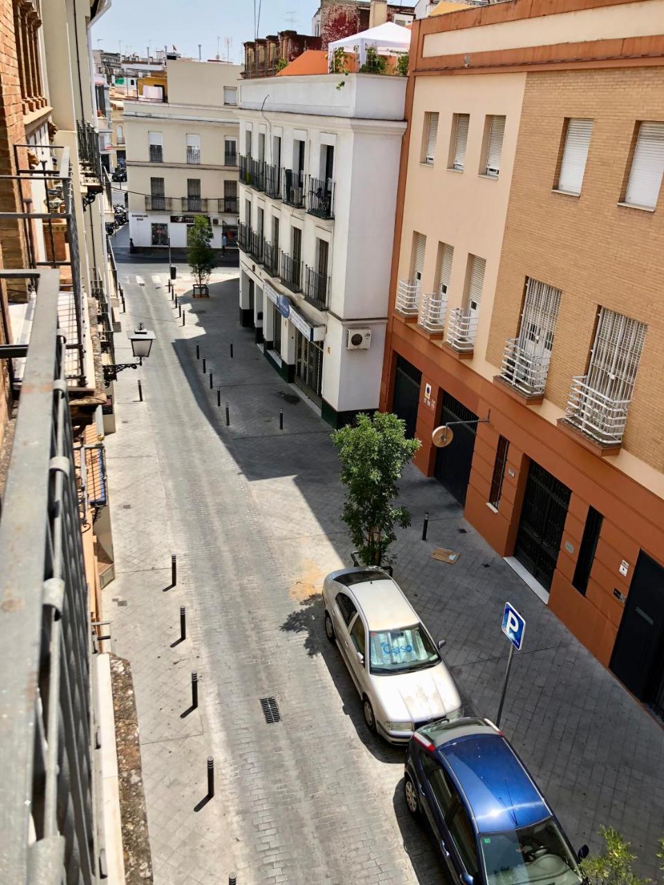 Serva La Bari Rooms Seville Exterior photo